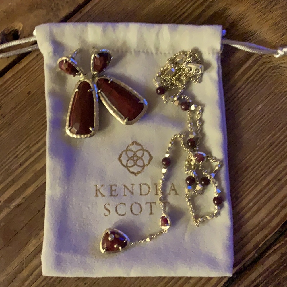 Kendra Scott ear rings and necklace set